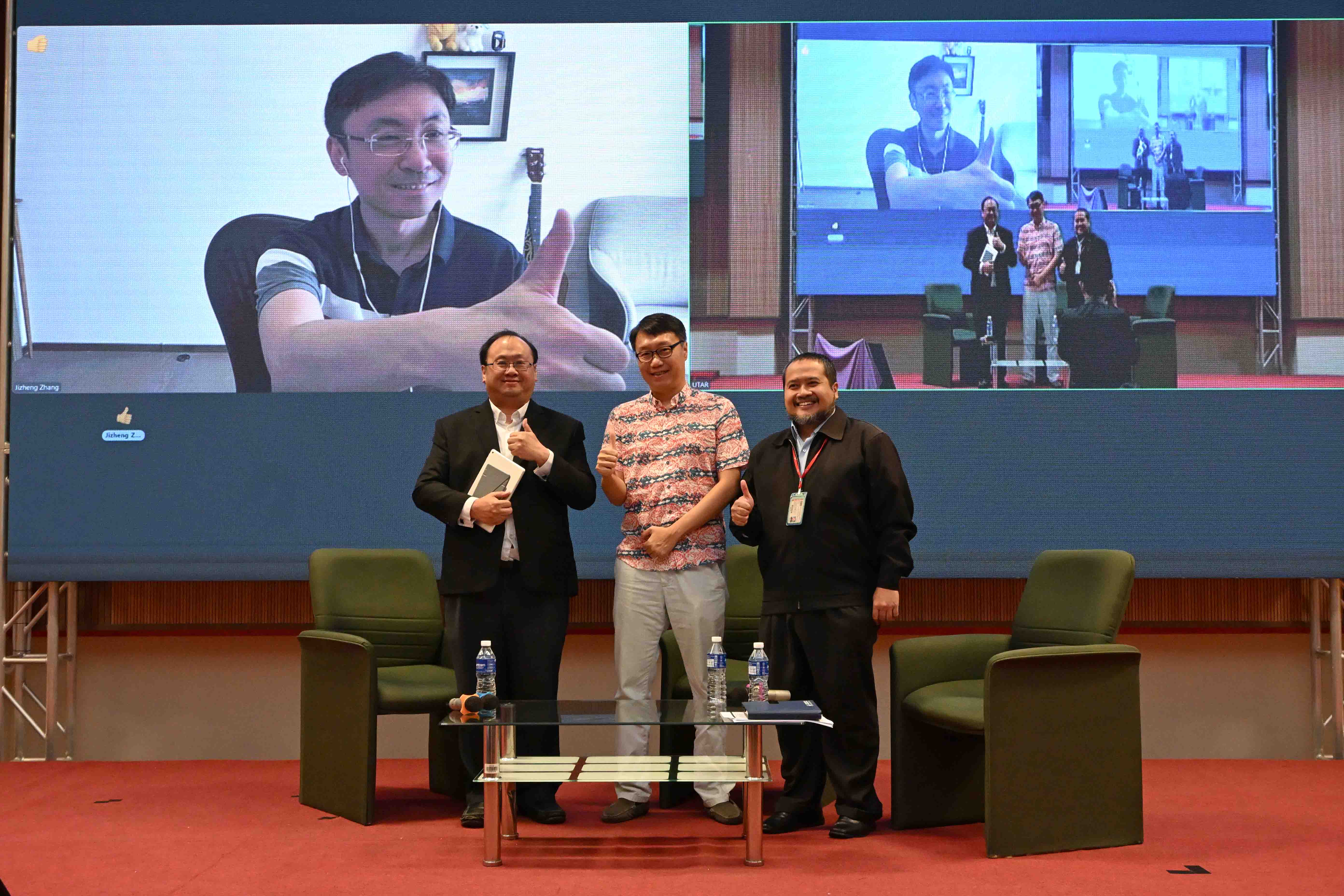 Mr Maxwell Sim (most right), the moderator for Session B